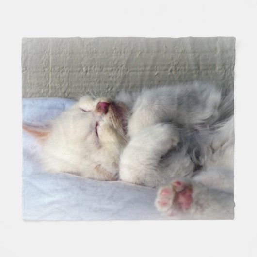 眠そうな子猫 フリースブランケット (正面(横))