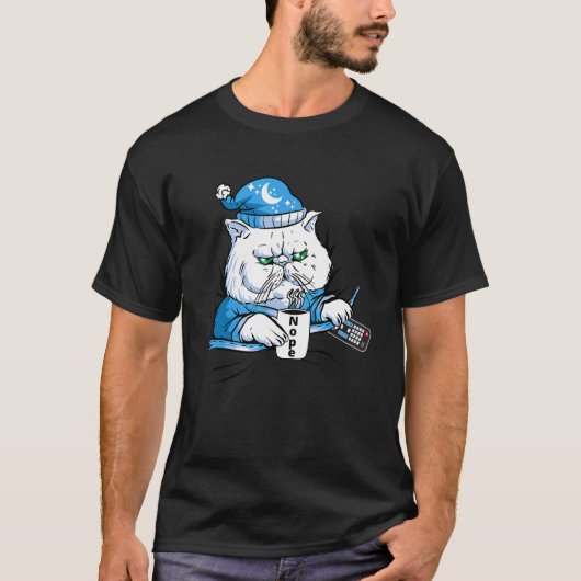 眠そうな猫がテレビを見ながらコーヒーを飲む おもしろい1 Tシャツ (正面)