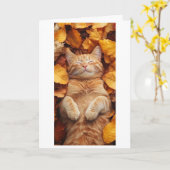 眠たげな瞬間を楽しむオレンジ色の猫 カード (黄色い花)