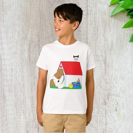 眠っている子犬の犬小屋 かわいいペット Tシャツ