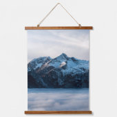 眠っている巨人 吊り下げ型タペストリー (正面)