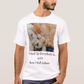 眠っている猫の写真と名言 Tシャツ (正面)