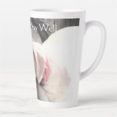 眠っている白いラブラドールミックス子犬の写真 カフェラテマグ (右)