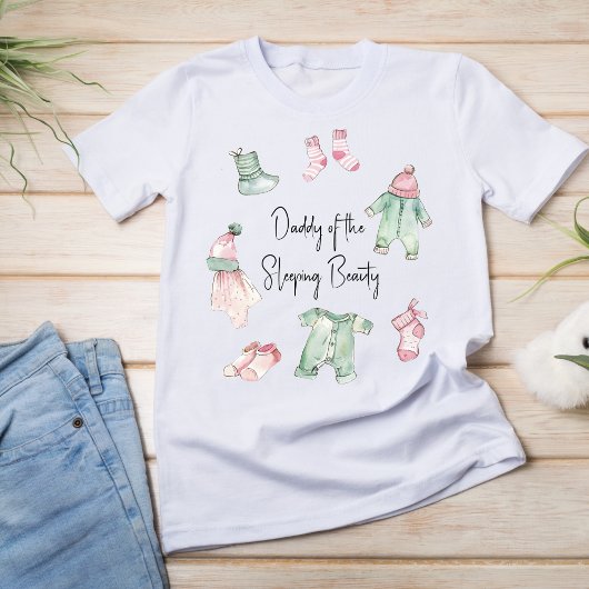 眠っている美しいの赤ちゃんシャワーのパパ Tシャツ