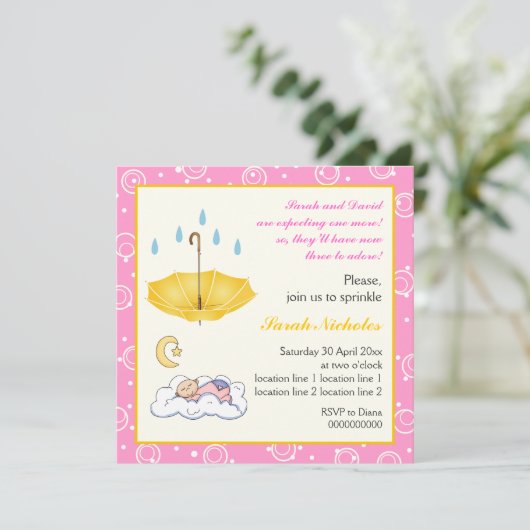 眠っている赤ん坊の女の子ピンクの黄色の招待を振りかけている 招待状 (スタンド正面)