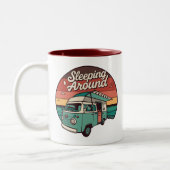 眠るのまわりにキャンパー ツートーンマグカップ (左)