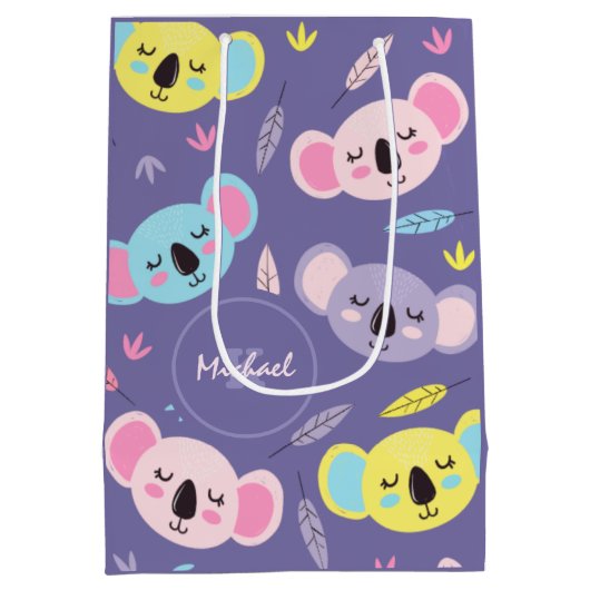 眠るカラフルコアラのパターン名&イニシャルキッド ミディアムペーパーバッグ (裏面)