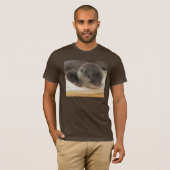 眠るカワウソ Tシャツ (正面フル)