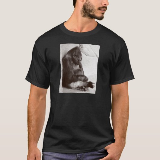 眠るシルバーバック Tシャツ (正面)