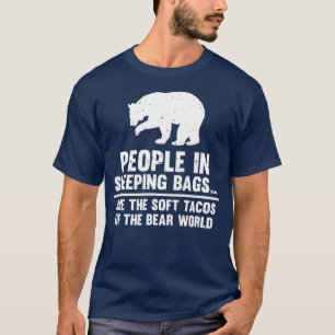 眠るバッグの人は柔らかいタコスベア Tシャツ