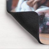 眠るブルドッグと白い子犬 マウスパッド (コーナー)