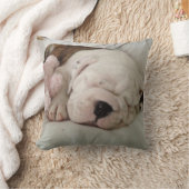 眠るブルドッグパピー装飾用クッション クッション (ブランケット)