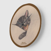 眠る子猫の時計（セピア） ラージ壁時計 (傾斜)