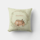 眠る鹿の赤ちゃん 春の葉のリース クッション (正面)