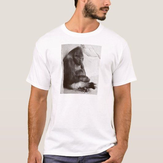 眠れるシルバーバック Tシャツ (正面)