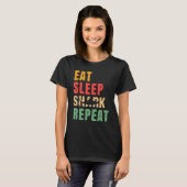 眠食べりサメ繰り返しサメ恋人 Tシャツ (正面フル)
