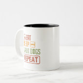 眠食べる犬がコーヒーを繰り返す ツートーンマグカップ (正面左)