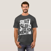 眠食べコイ魚繰り返しおもしろいコイ魚おもしろい Tシャツ (正面フル)