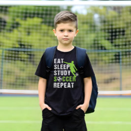 眠食べサッカーリピート男子学生サッカー選手 Tシャツ