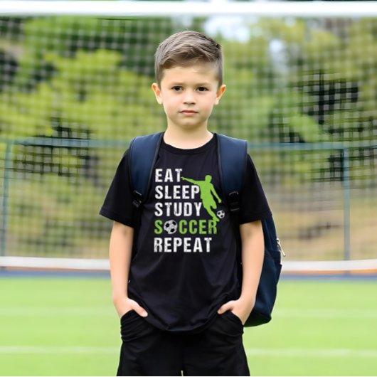 眠食べサッカーリピート男子学生サッカー選手 Tシャツ