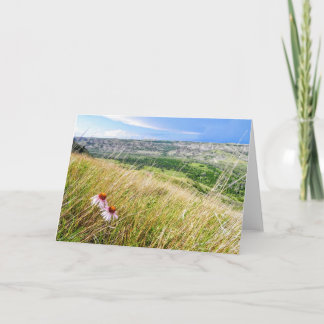 眺めのメッセージカードが付いている紫色の円錐形の花 カード