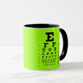 眼科学の視力検査表の緑及び黒いコンボ マグカップ (正面右)