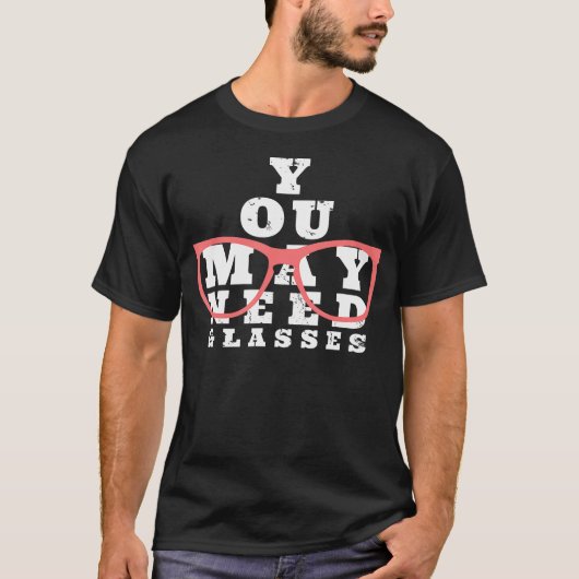 眼鏡が必要な場合もある – おもしろい眼科オプトメーター Tシャツ (正面)