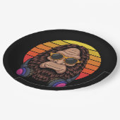 眼鏡とクールヘッドホンを身に着けている大足 ペーパープレート (アングル)