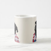 眼鏡とシャツがキュートなブラックパグ コーヒーマグカップ (中央)