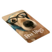 眼鏡のないハグを持つ悲しいゴールデンレトリバー犬 マグネット (右側)