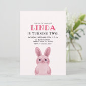 眼鏡の女の子の誕生日パーティー付きピンクバニー 招待状 (スタンド正面)
