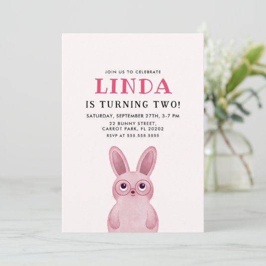 眼鏡の女の子の誕生日パーティー付きピンクバニー 招待状 (スタンド正面)