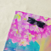 眼鏡をかけた華やかなネオンきらめく女性 ビーチタオル (インサイチュ)