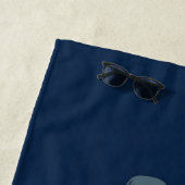 眼鏡をかけているピットブルパピードッグパーソナライズされた ビーチタオル (インサイチュ)