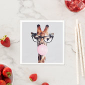 眼鏡を掛けたキリン吹はピンクのバブルガムを着ている スタンダードカクテルナプキン (インサイチュ)