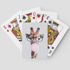 眼鏡を掛けたキリン吹はピンクのバブルガムを着ている トランプ