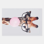 眼鏡を掛けたキリン吹はピンクのバブルガムを着ている ラッピングペーパーシート (正面3)