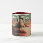 眼鏡を通して広がる砂漠の超現実的な肖像 マグカップ (中央)