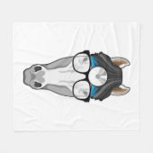 眼鏡付きの医者としての馬 フリースブランケット (正面(横))