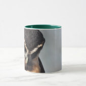 眼鏡付きフクロウが下を見て詰める マグカップ (中央)