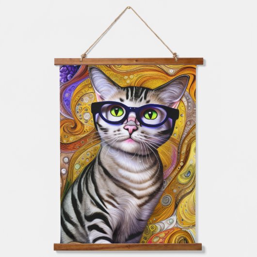 眼鏡頭が切れるをかけている可愛い猫 吊り下げ型タペストリー (正面)