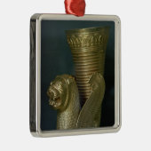 着席させたライオンモンスターの形をしたRhyton メタルオーナメント (右)