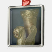 着席させたライオンモンスターの形をしたRhyton メタルオーナメント (左)