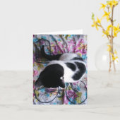 着席のかわいらしい子猫Notecard カード (黄色い花)