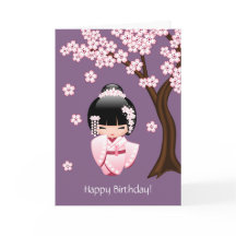 着物のKokeshiの白い人形-かわいい芸者の誕生日