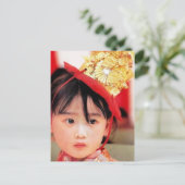 着物を身に着けている日本のな小さな女の子 ポストカード (スタンド正面)