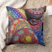 着色されたプラスチックビーズからなされるカラフルなバスケット クッション (ブランケット)