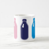 着色されたミルクのマグ コーヒーマグカップ (中央)