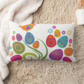 着色された卵および花が付いているイースター木 ランバークッション (ブランケット)
