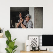 着色された1968年ヨーロッパの若いカップルポートレート ポスター (ホームオフィス)